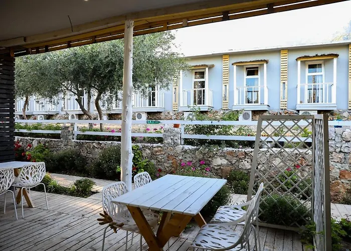 Albanian Garden Otel Gjilek