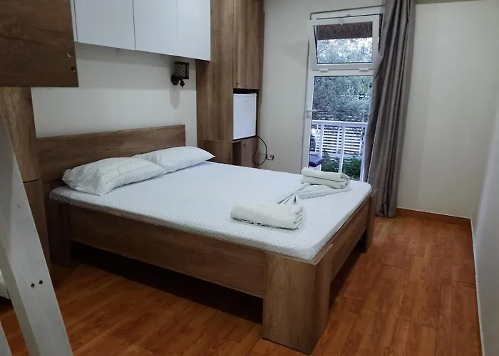 Albanian Garden 酒店 3*